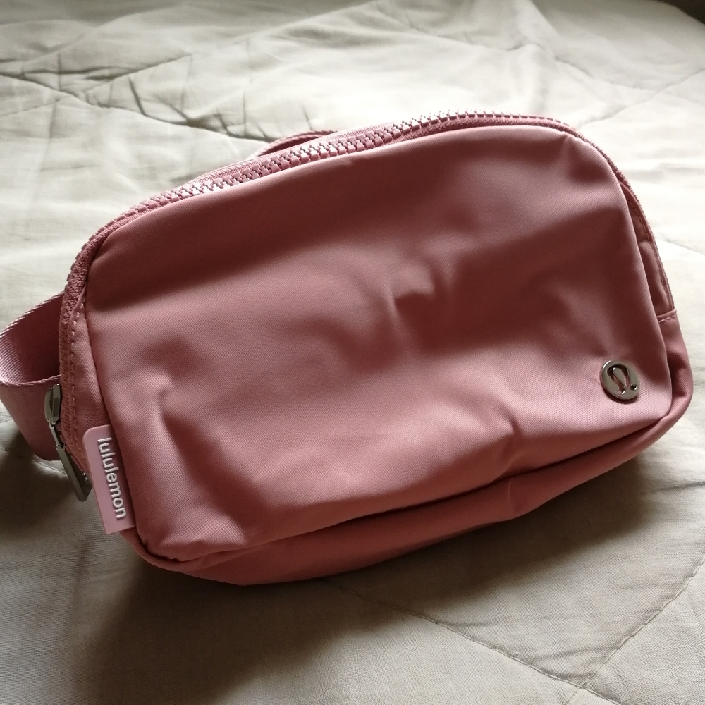 LULULEMON Everywhere Belt Bag Pink Pastel 1L NWT - Picture 2 of 7
